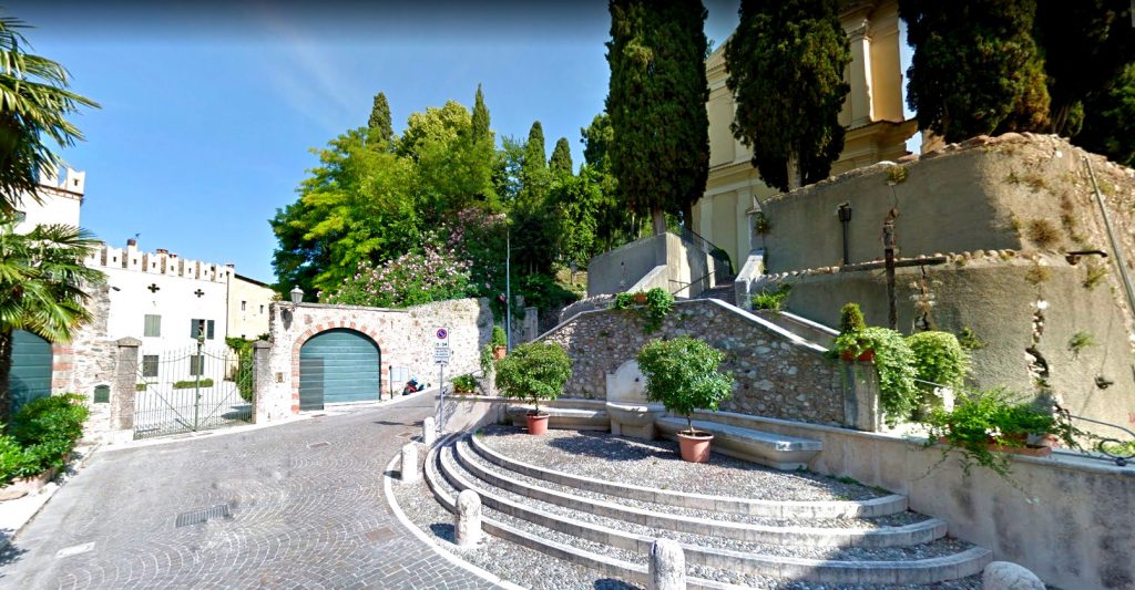 Colà - Piazzale della chiesa